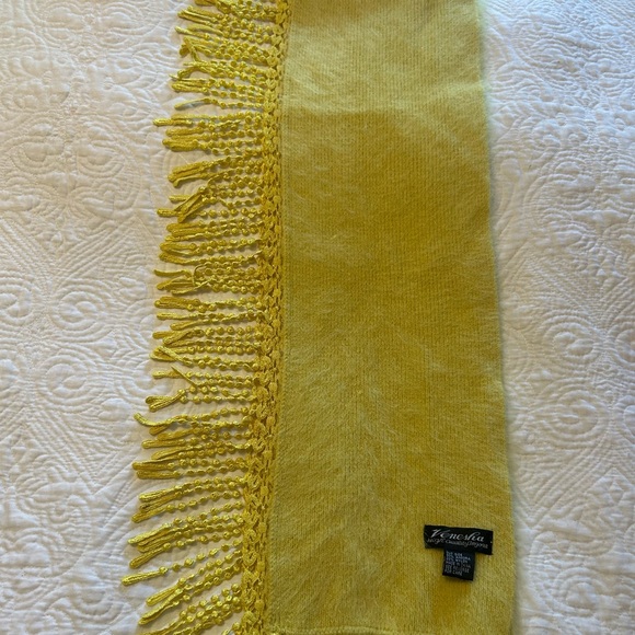 Vintage Vanesha Angora Fur Elegant Muted Yellow Fringe Scarf - Picture 8 of 9